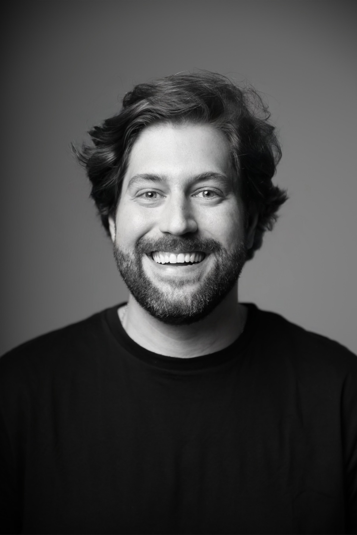 Black and white portrait of Iago Maciel